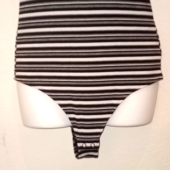 Hollister Slim Tee Striped Bodysuit - Picture 6 of 11